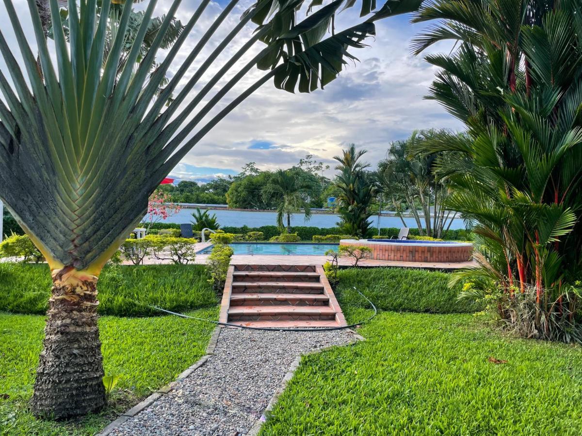 Lodge Turistica Natasha - Casa Campestre Y