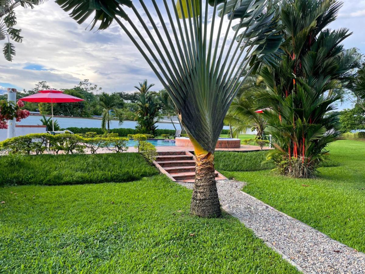 Lodge Turistica Natasha - Casa Campestre Y